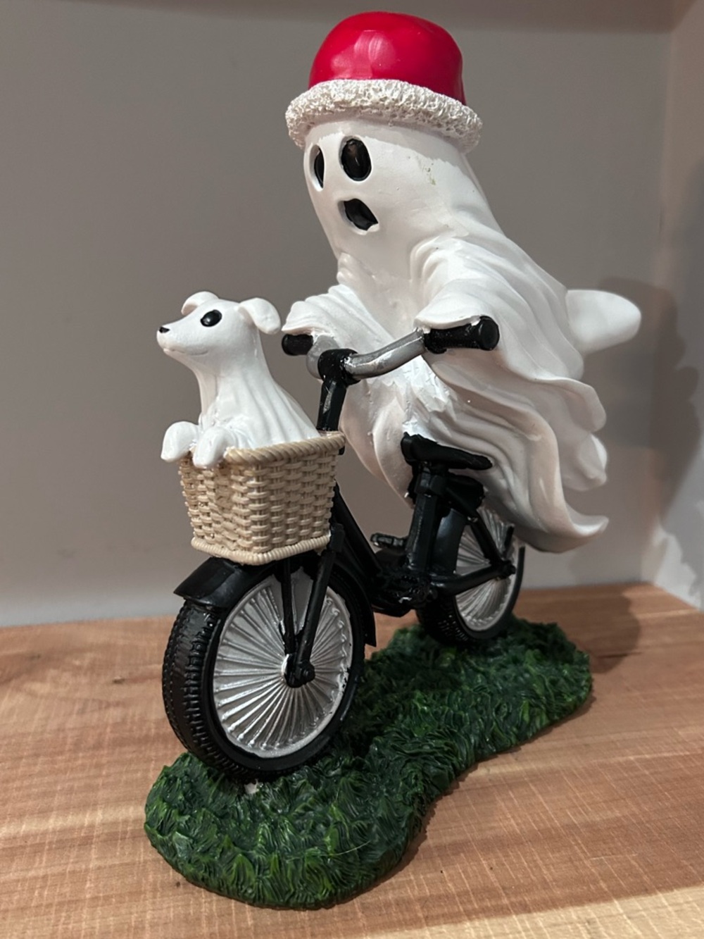 Ghost with Santa Hat & Ghost Dog Table Top
Decor